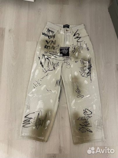 Джинсы balenciaga graffiti bagggy