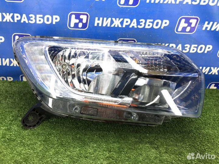 Фара передняя правая Renault Sandero 2014