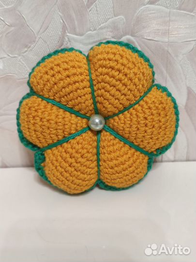 Вязаная игольница 