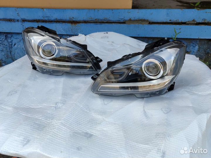 Фара Мерседес w204