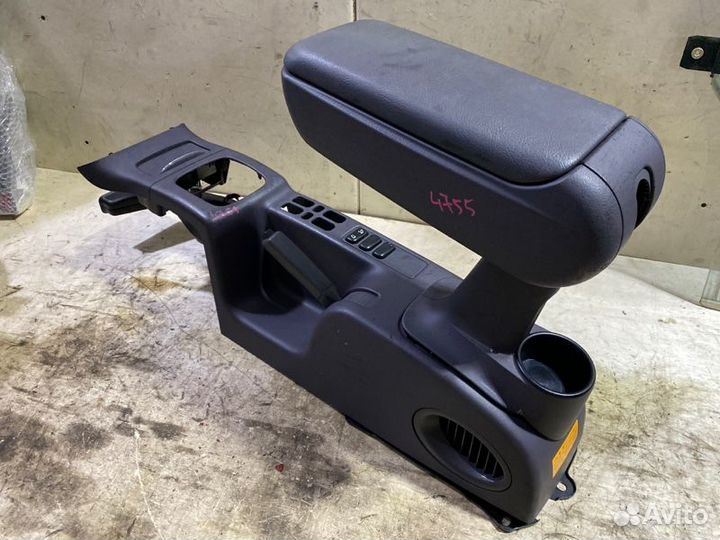 Подлокотник Mercedes-Benz A-Class W168 M166E16