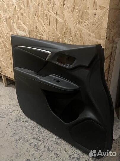 Обшивка двери Honda fit gk3 (левая передняя)