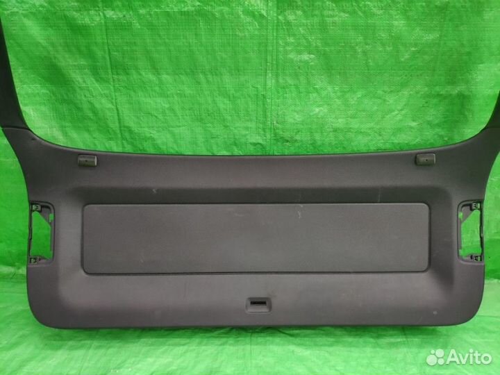 Обшивка двери (крышки) багажника Тигуан 07-16