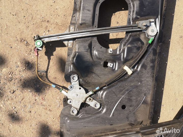 Стеклоподъемник Audi A8D2 передний правый