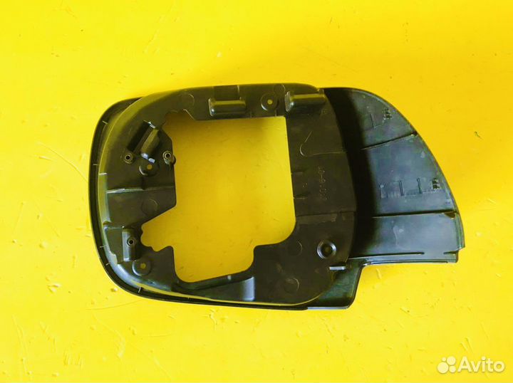 Корпус зеркала правый Toyota Land Сruiser 200