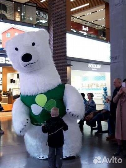 Гигантский Белый Медведь