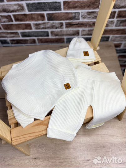 Вязаный комплект на выписку