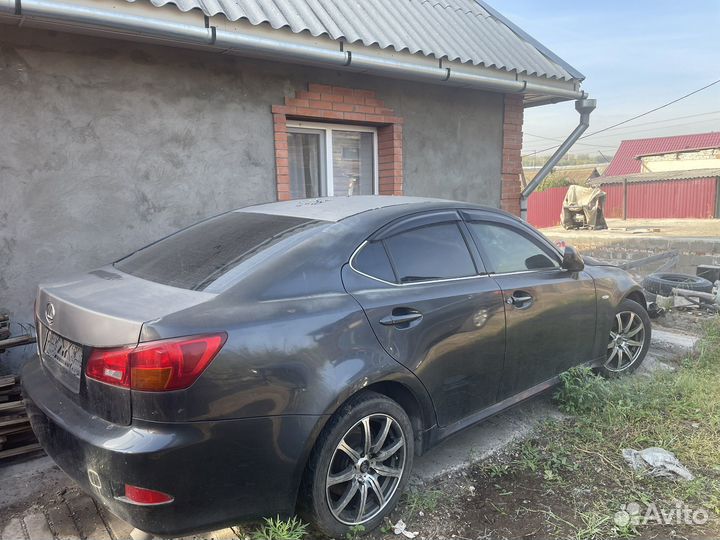 Lexus is по запчастям