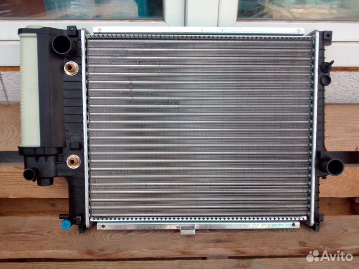 Бмв Е39, Е34 радиатор охлаждения 17111740699