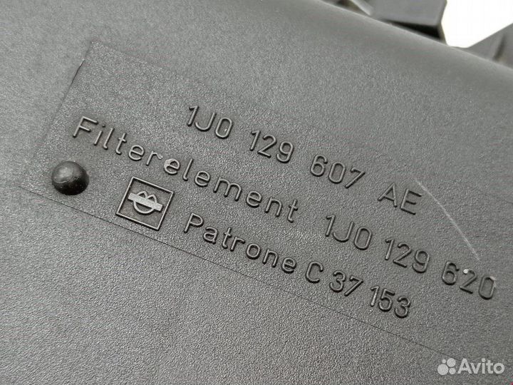 Корпус воздушного фильтра Volkswagen Bora 1999