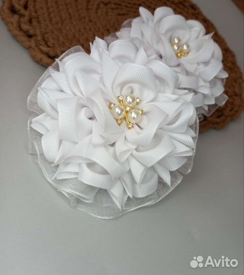 Белые банты на 1 сентября