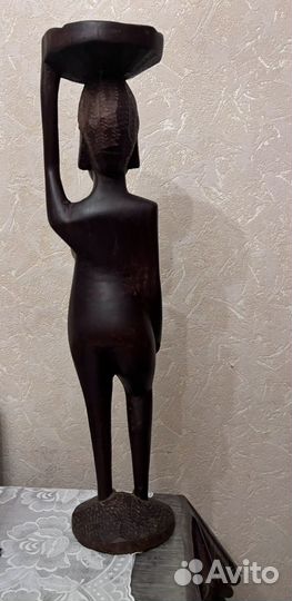 Деревянные статуэтки женщины