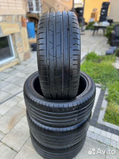 Nokian Tyres Hakka Black 2 245/40 R20 и 275/35 R20 102Y