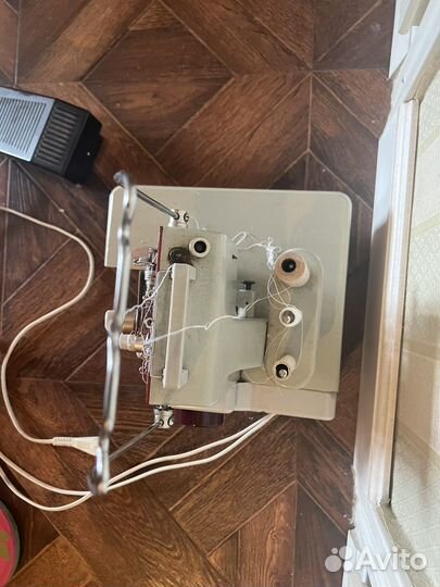 Швейная машинка оверлок (винтаж)