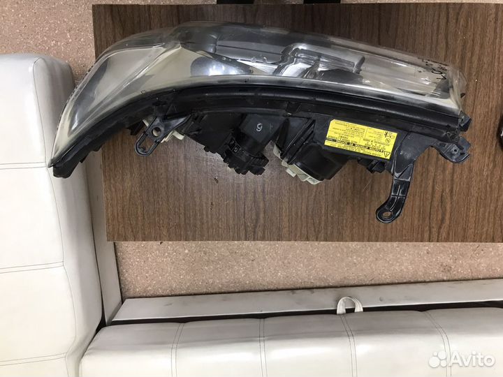 Фара левая Toyota Land Cruiser 200 ксенон 08-12г