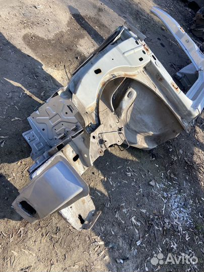 Передняя левая четверть c порогом LADA Largus