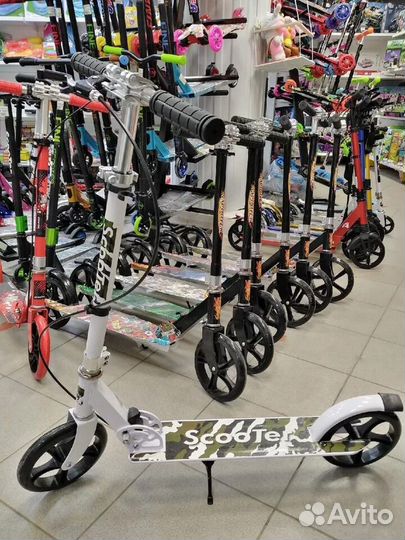 Самокаты разного цвета для детей