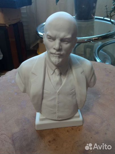 Бюст Ленин Бисквит (фарфор) высота 18 см