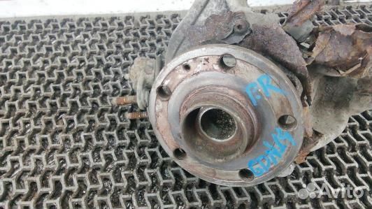 Ступица передняя правая volkswagen passat B6 (GDN1