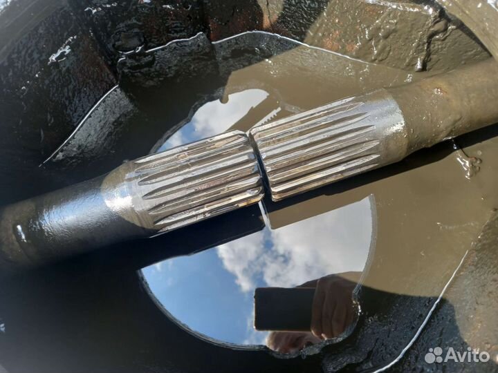 Полуось краз 260 заднего и сред мостов правая 18шл