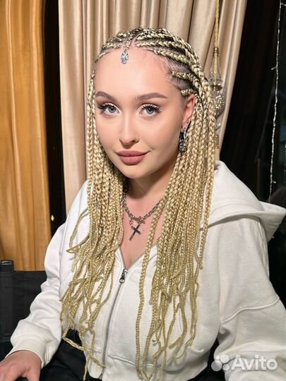 Модель на косы