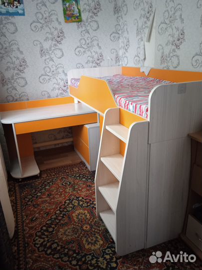 Кровать-чердак со столом