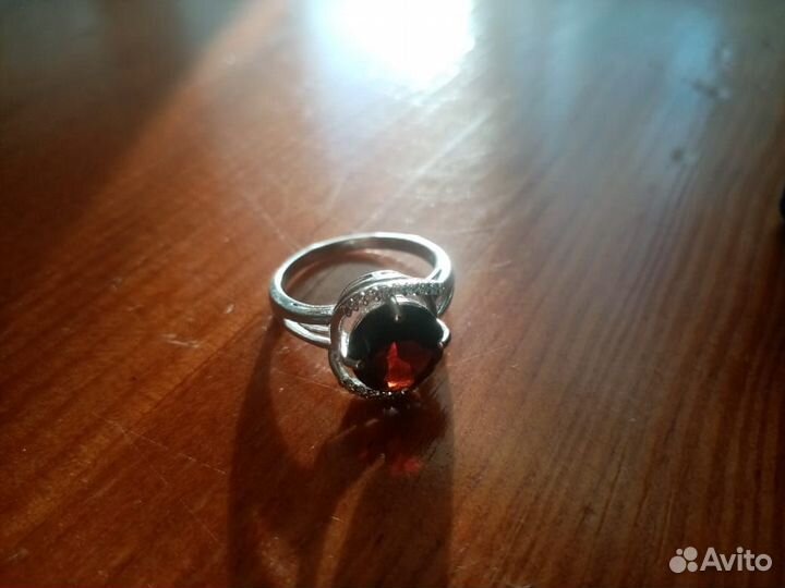 Серебряный перстень с гранатом и фианитами женский