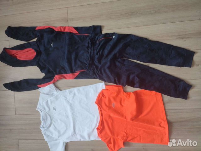 Тренировочный костюм + футболки 134-140