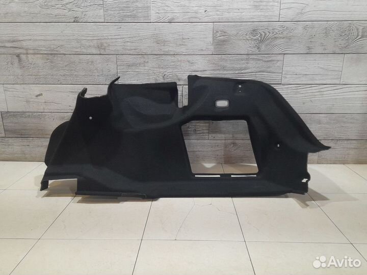 Обшивка багажника правая MB W204