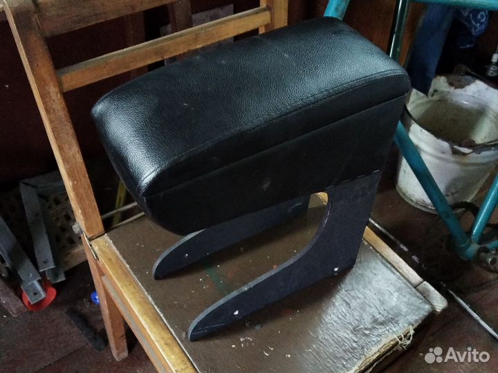 Подлокотник на renault sandero 1