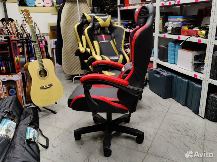 Компьютерное геймерское игровое кресло красное