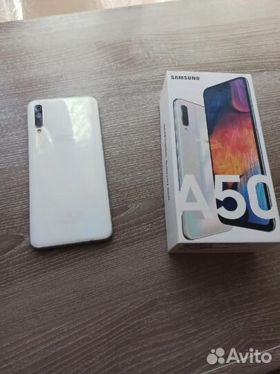 Samsung Galaxy A50, 4/64 ГБ