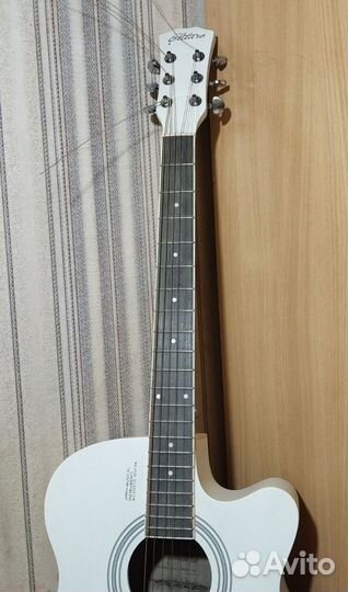 Акустическая гитара