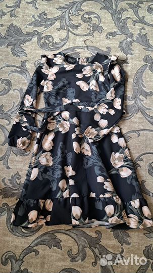 Платье в цветочек 44-46