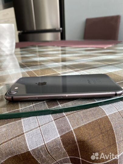 iPhone 8, 64 ГБ