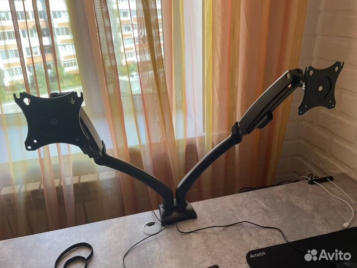 Настольный кронштейн для мониторов kromax