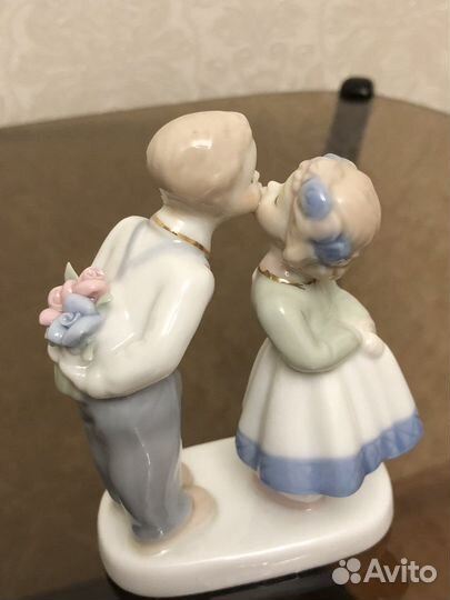 Статуэтка фарфор