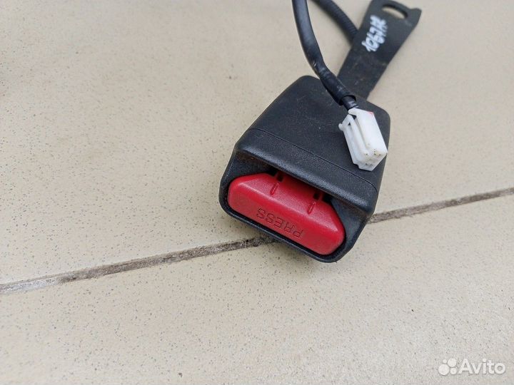 Ответная часть ремня безопасности Land Cruiser (15