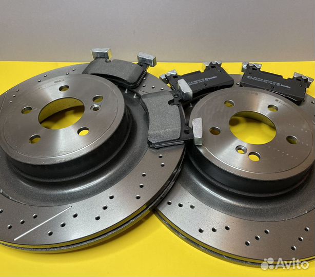 Тормозной комплект Mercedes AMG 63 задний Brembo