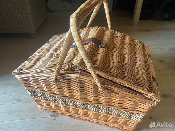 Корзина для пикника с посудой