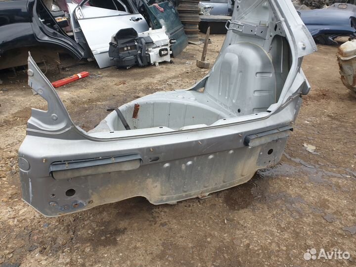 Крыло заднее правое с панелью Peugeot 307 Пежо