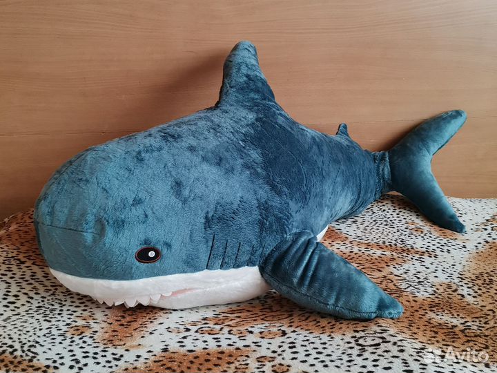 Большая мягкая игрушка акула