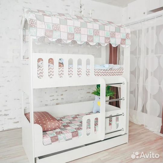 Двухъярусная детская кровать домик
