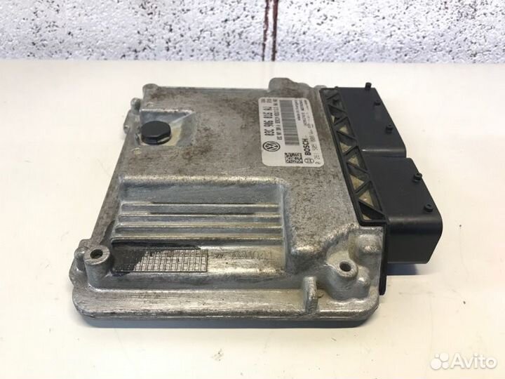 Блок управления двигателем Volkswagen Golf 6
