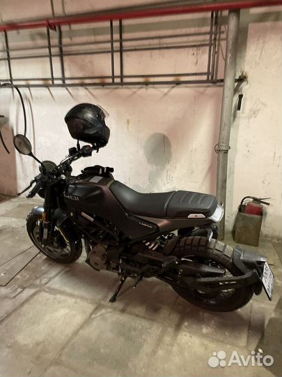 Husqvarna Svartpilen 401