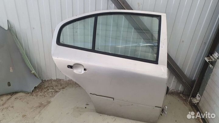 Дверь задняя правая Skoda Octavia 1U