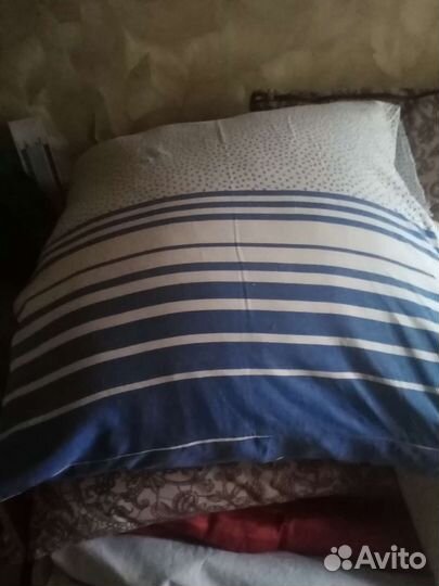 Подушка пуховая бу 65/60