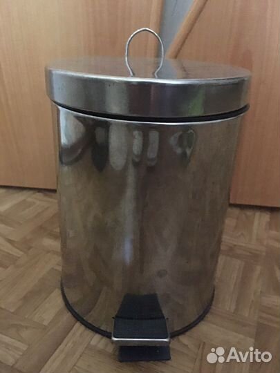 Мусорное ведро с педалью