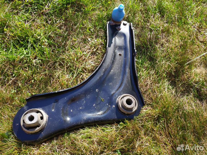 Заводской Рычаг передней подвески Рено fluence