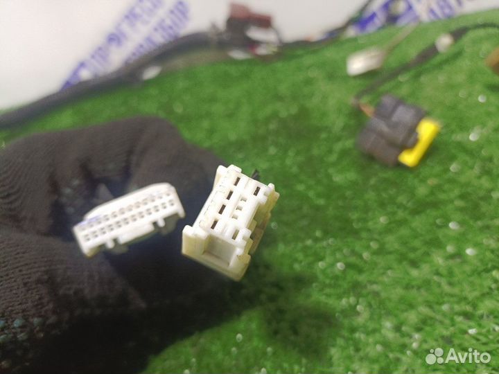 Проводка двери передняя левая Nissan Tiida хэтчбек